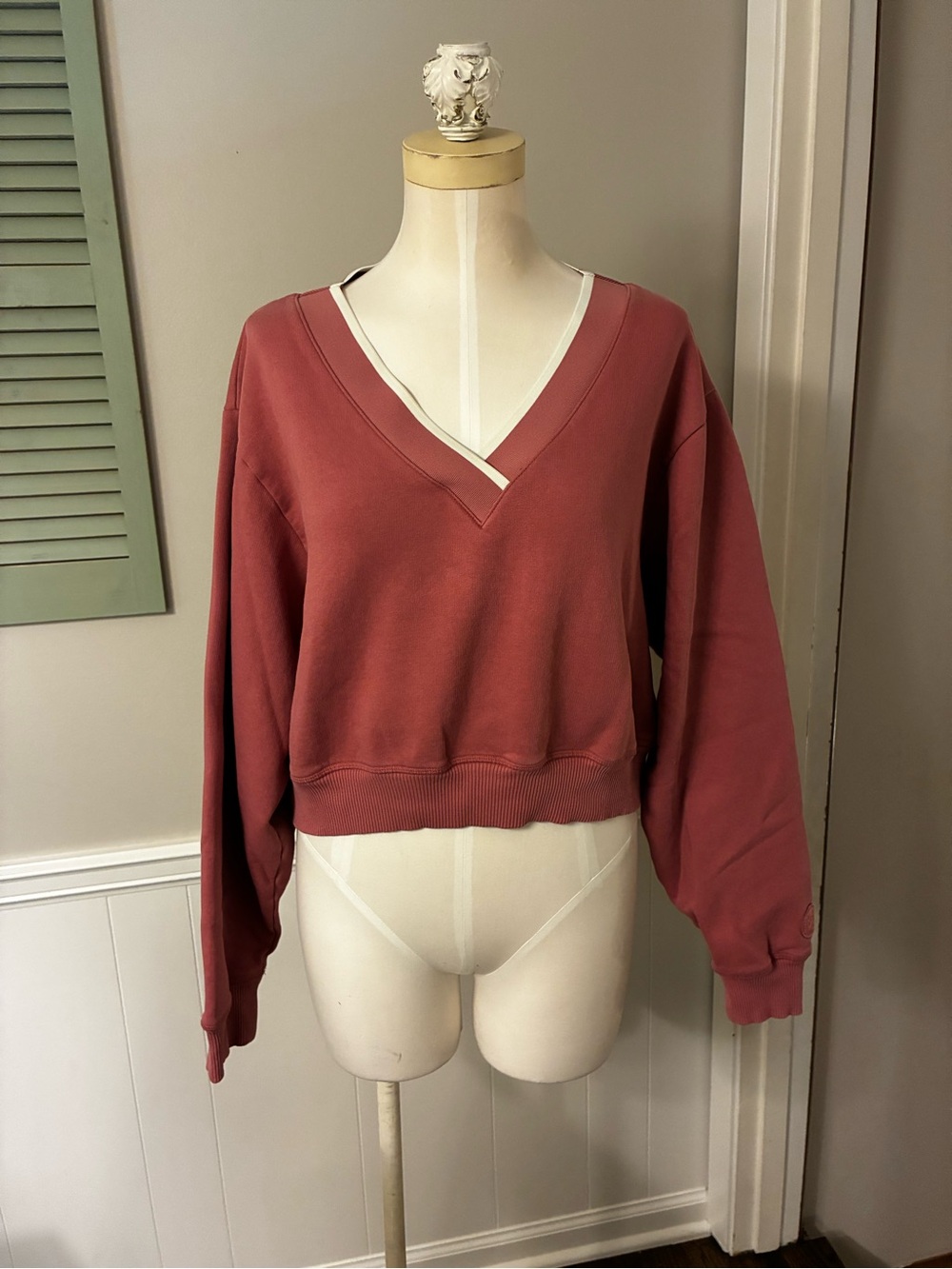 PINK Victoria's Secret Cropped V-Neck Sweatshirt in Dusty Rose